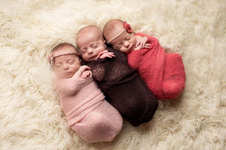 Три новорожденных девочки