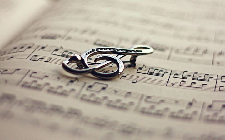 Ноты и скрипичный ключ