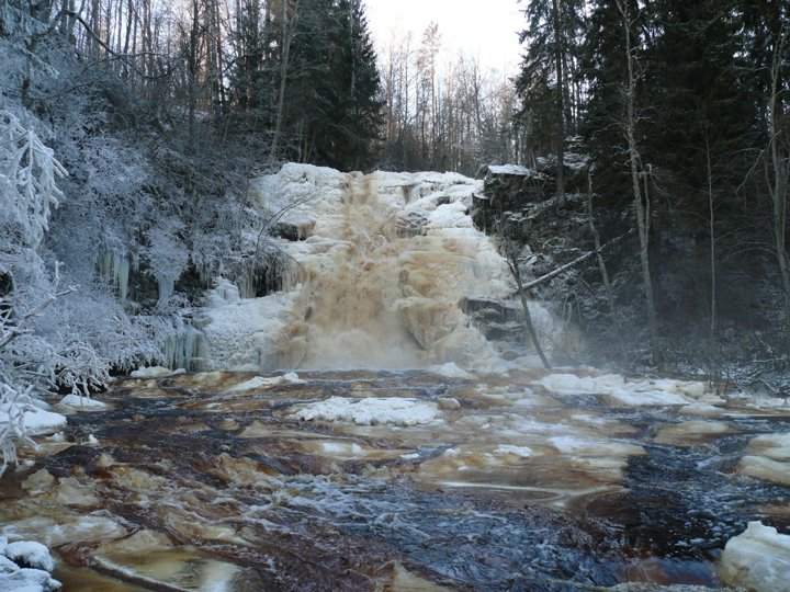 Водопады в Карелии зимой