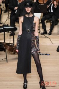 Модное платье от Chanel зима 2018-2019