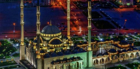 мечеть в вечернее время
