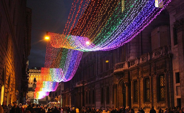 новогодние декорации на улицах Рима