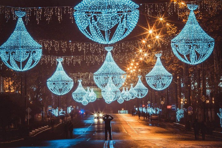 новогодние украшение улиц тбилиси