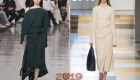 Необычное вязаное платье зима 2018-2019