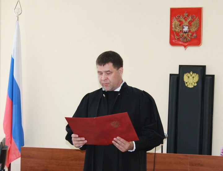 Судья на заседании